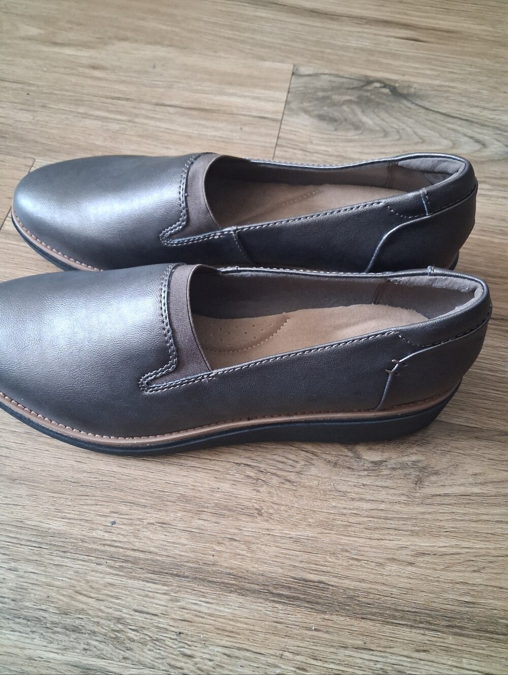 Clarks Women’s Slip-On Loafers in Brown and Tan - Picture 3 of 5